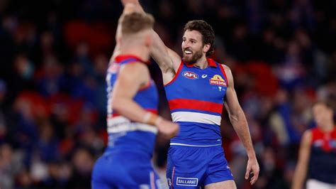 bontempelli|AFL: Bontempelli stars in Bulldogs' fourth.